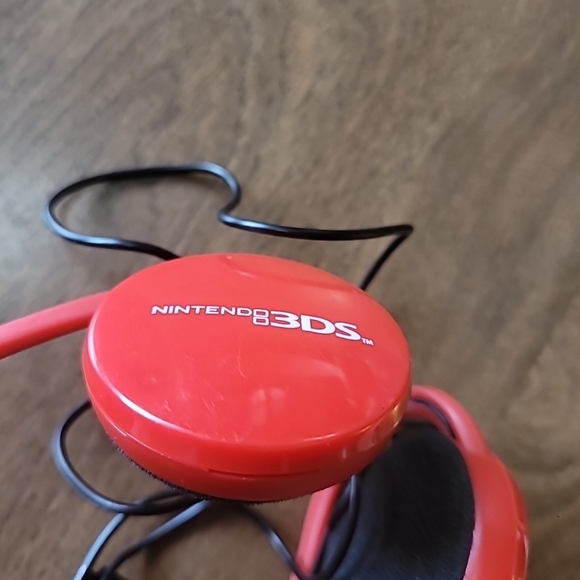 2015 Nintendo Headphones Red in Working condition lightweight School Utility - Picture 3 of 9